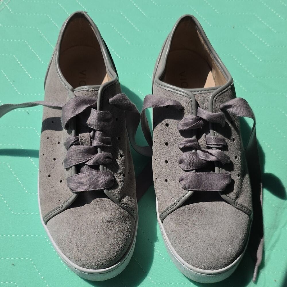 Women's 8.5 Vionic Keke Gray Suede comfort festival casual lace up leather